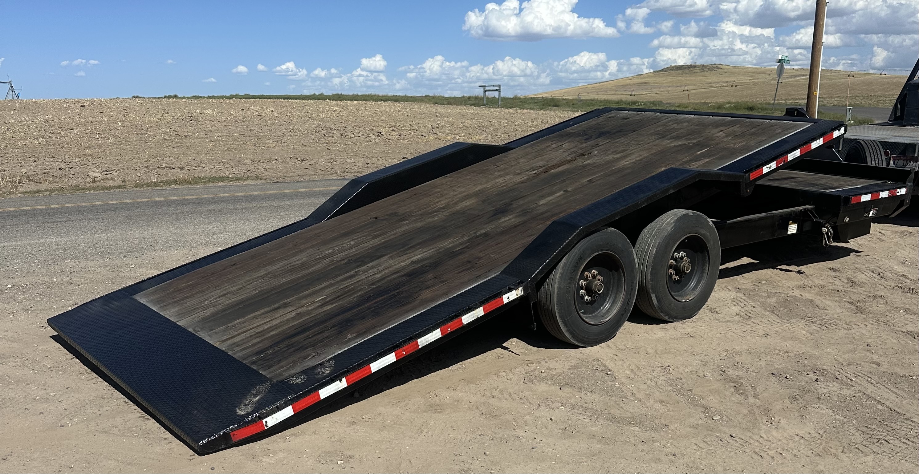 Tilt deck trailer rental in Sugar City, Idaho — 22ft Midsota gravity tilt trailer